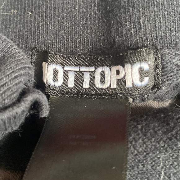 Striped Black Hottopic gravestone crop top - Picture 2 of 3